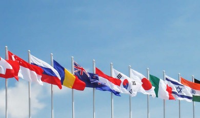 Banderas de diversos países, entre ellos japón