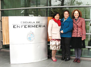 Académicos extranjeros visitan Escuela de Enfermeria UC