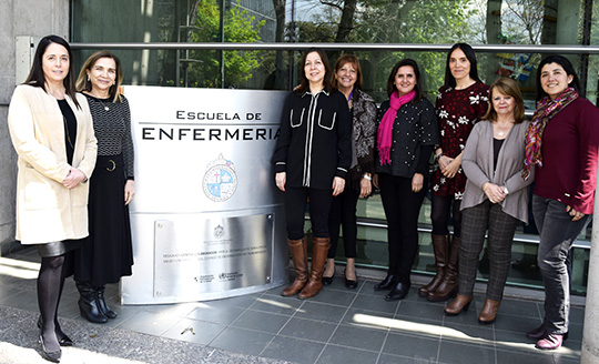 De izquierda a derecha: Sonia Abad, M. Isabel Catoni, Silvia Barrios, Patricia Masalán, Claudia Neira, Paulina Bravo, M. Cecilia Arechabala y Lilian Ferrer.
