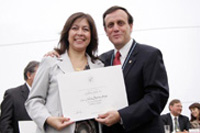 Profesora Silvia Barrios Araya recibe Premio de Reconocimiento a la Excelencia Académica 2011