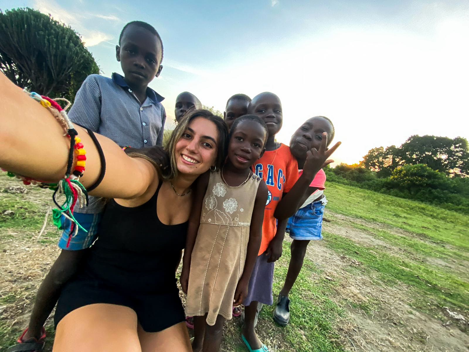 Estudiante Enfermería UC realiza voluntariado apoyando a más de 180 niños en África