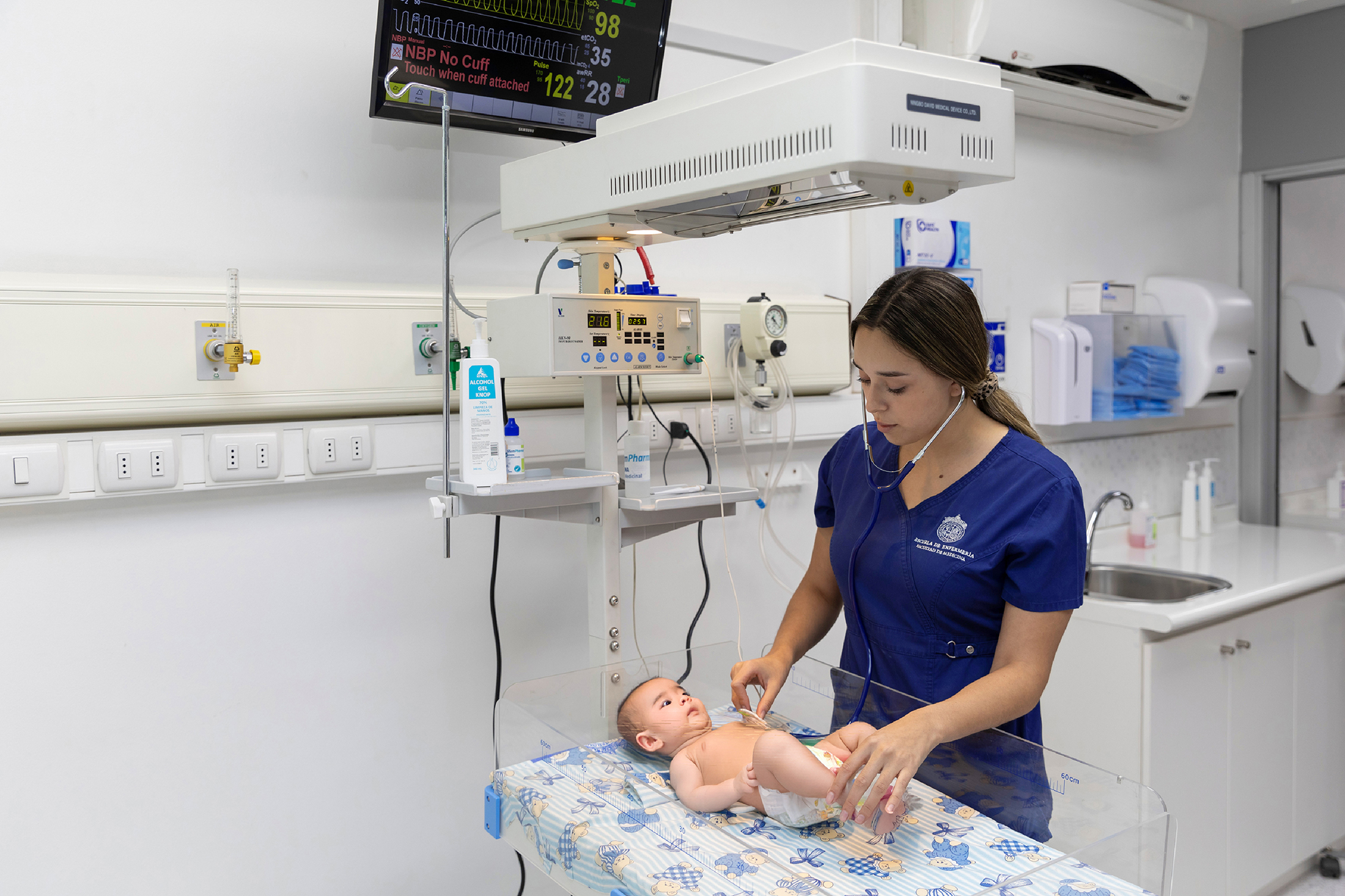 Especialidad Enfermería en cuidados críticos en el recién nacido de alto riesgo